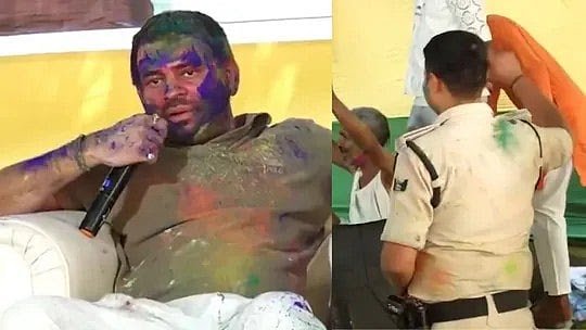 ‘ऐ सिपाही, ठुमका लगाओ नहीं तो सस्पेंड कर देंगे’, फिर विवाद में घिरे तेज प्रताप…