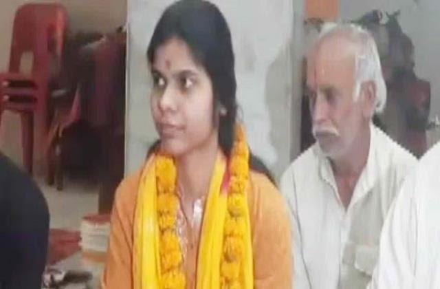 पहलगाम हमले से आहत मुस्लिम युवती ने अपनाया सनातन धर्म, नेहा खान से बनी नेहा शर्मा…