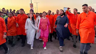 अनंत अंबानी ने पूरी की भक्ति पदयात्रा, द्वारकाधीश मंदिर में पत्नी के साथ किया दर्शन….