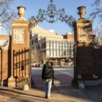 Trump Vs Harvard: हार्वर्ड की ‘ना’ पर भड़के ट्रंप, रोक दी 2.2 अरब डॉलर की फंडिंग…