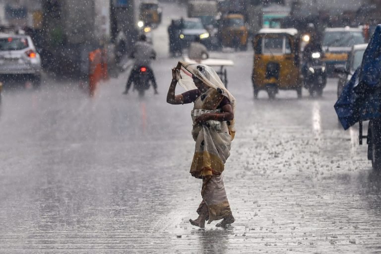 Heavy Rain Alert: 15 से ज्यादा राज्यों में आंधी-तूफान के साथ भयंकर बारिश, मौसम विभाग की चेतावनी, 3 मई तक राहत नहीं…