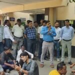 वेतन में कटौती के विरोध में मजदूरों ने किया मुगमा एरिया का घेराव, जमकर की नारेबाजी…
