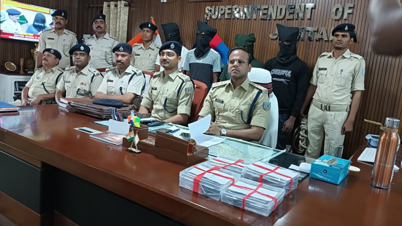 साइबर अपराध के खिलाफ जामताड़ा पुलिस की बड़ी कार्रवाई, चार गिरफ्तार…