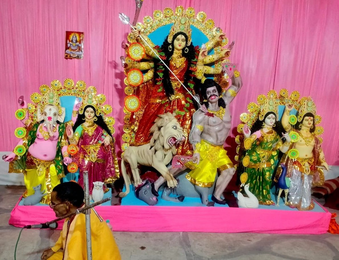 षष्ठी पूजा के साथ माता के दर्शन के लिए खुले पट ..श्रद्धालुओं और भक्तों की उमड़ने लगी भीड़…