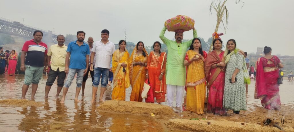 उदयमान सूर्य को अर्घ्य के साथ चार दिवसीय चैती महाछठ की समापन…