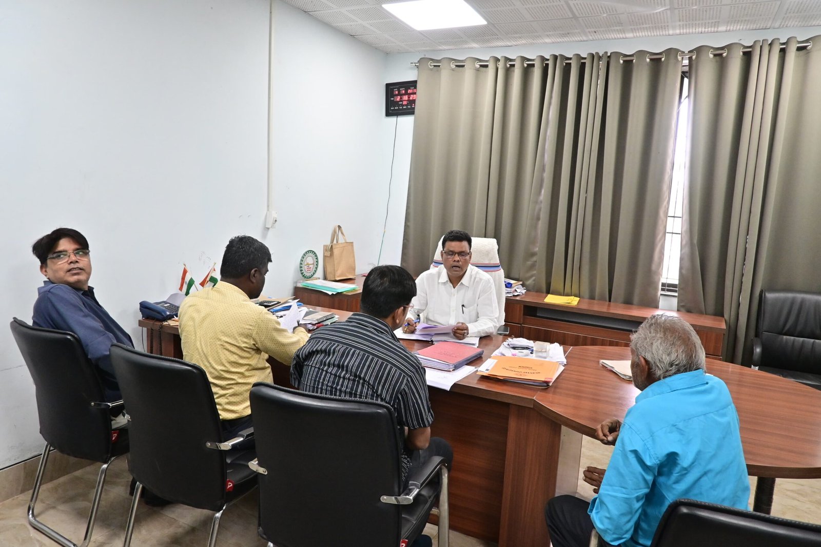 महिला ने की गलत व्यक्ति द्वारा मुआवजा लेने की शिकायत…