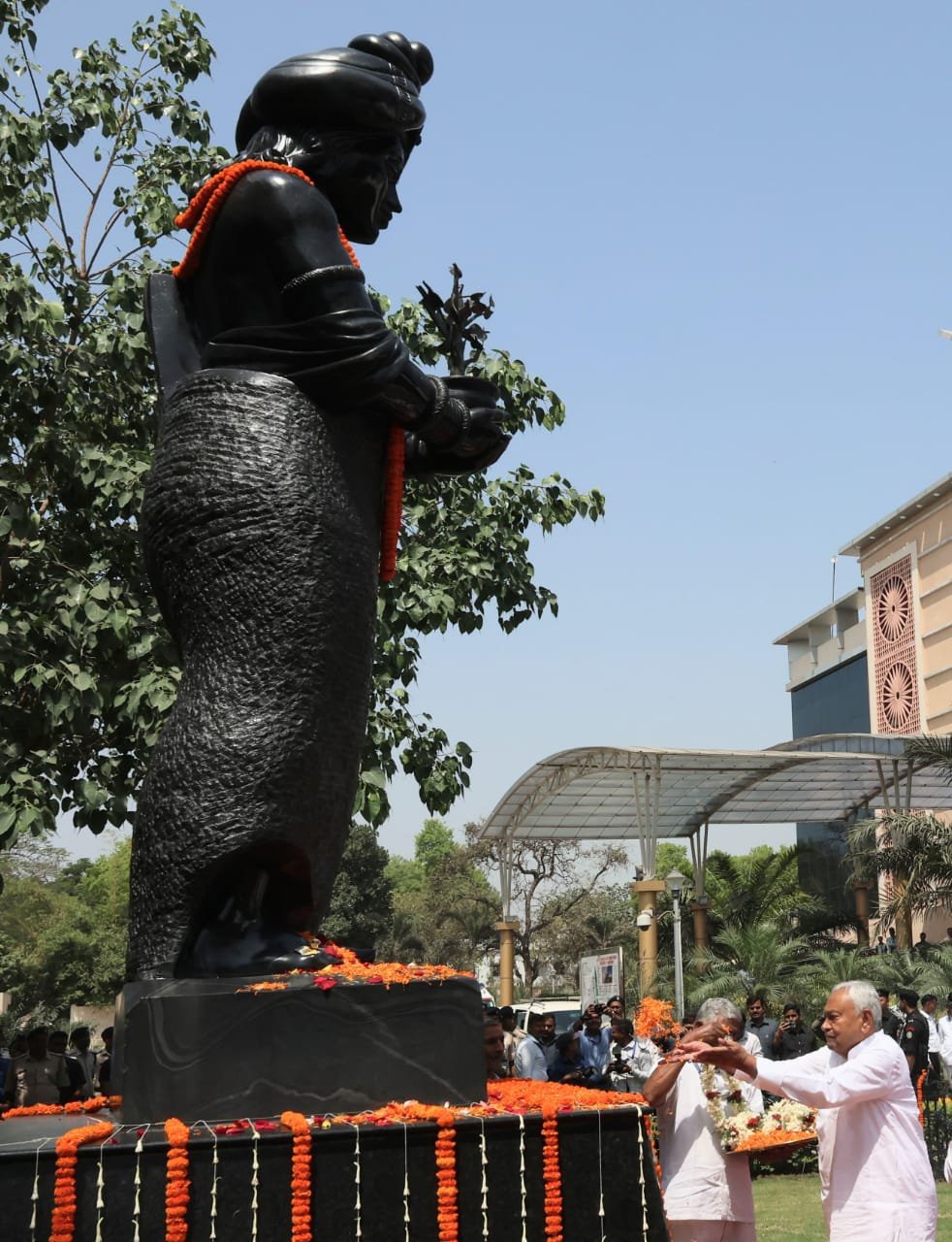 मुख्यमंत्री ने महान शासक सम्राट अशोक की जयंती के अवसर पर उन्हें नमन किया…