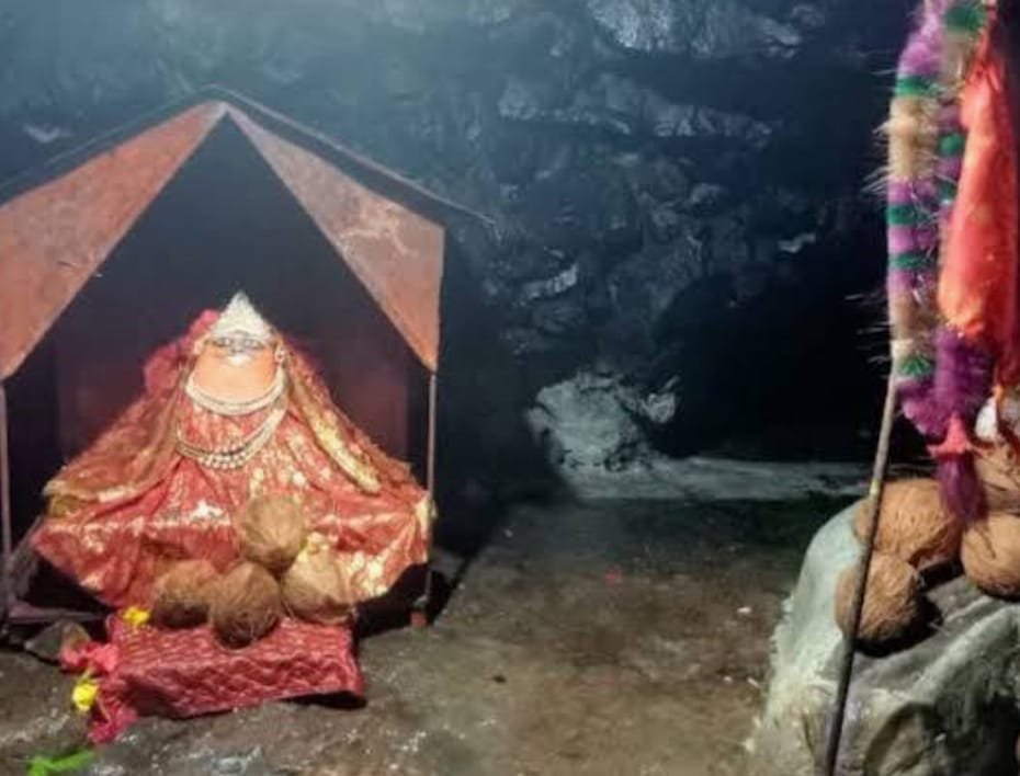2500 फीट ऊंची पहाड़ी पर माता हिंगलाज भवानी, 52 सिद्ध पीठों में से एक, यहां पहुंचना नहीं आसान…