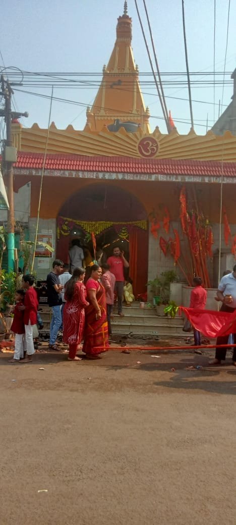 हम कथा सुनाते हैं राम सकल गुणधाम की आदि भक्ति भजनों व घंटों की टन टन से गुंज उठा मंदिरों का परिसर…