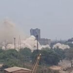 महज पाँच सेकेंड मे पूरी तरह धवस्त हो गई इसको स्टील प्लांट की पाँच इतिहासिक कुलिंग टावर…