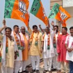 DHANBAD:भाजपा कार्यकर्ताओं ने धूम धाम से मनाया पार्टी की स्थापना दिवस..MLA राज ने पार्टी कार्यालय में बीजेपी का झंडा लगाया…