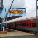 धनबाद में ट्रेनों की गति बढ़ाने के लिए 26 स्टेशनों के प्लेटफॉर्म की बढ़ेगी ऊंचाई…