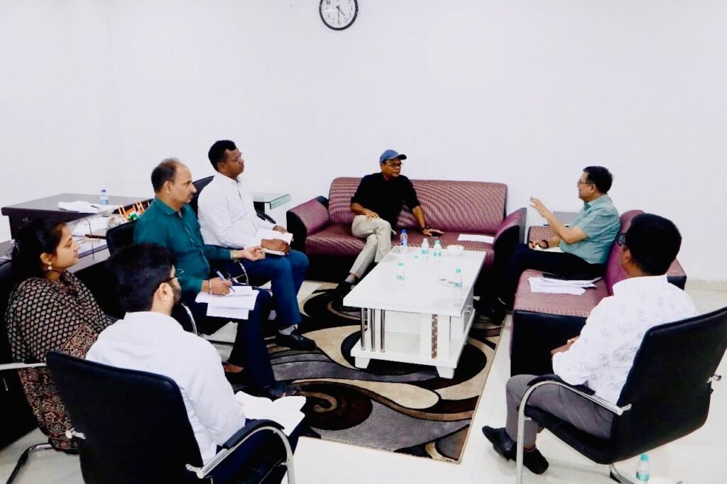 कल्याण मंत्री चमरा लिंडा ने आदिवासी कल्याण आयुक्त एवं अन्य अधिकारियों के साथ की समीक्षा बैठक…