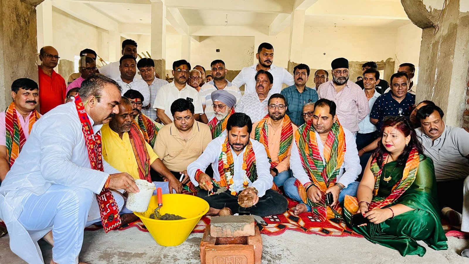 समाजसेवी कुंभनाथ सिंह ने मटकुरिया दुर्गा मंडप स्थित निर्माणाधीन मंदिर का किया शिलान्यास…