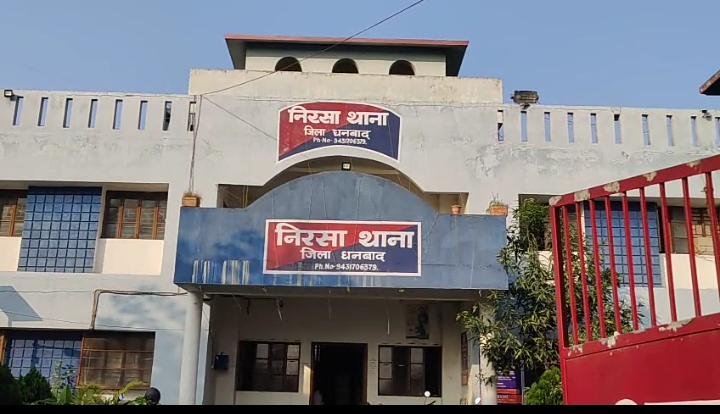 निरसा मुगमा बाईपास स्थित कालीमाता कालोनी के बंद छह घरों से हुई लाखों रुपए की चोरी, चोरों ने दी पुलिस को खुली चुनौती…