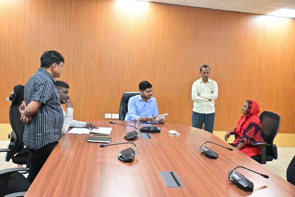 जनता दरबार में महिला ने की शिकायत…