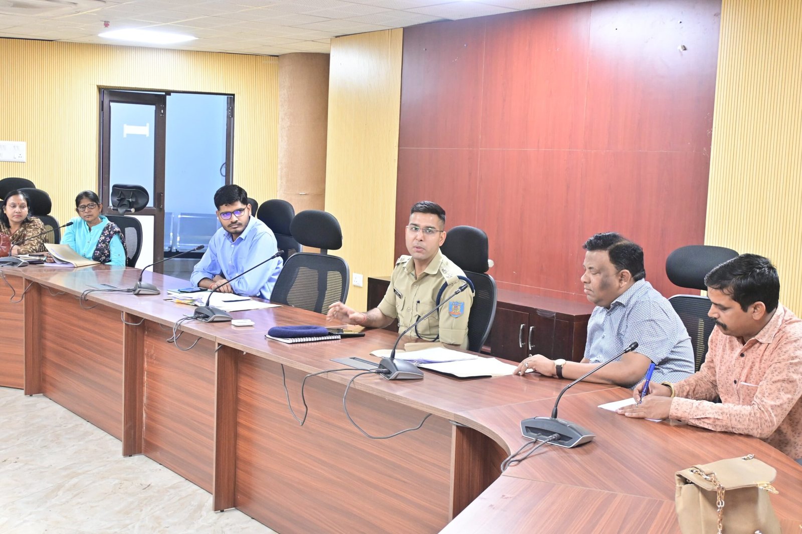 तंत्र को मजबूत कर मादक पदार्थ बेचने वालों की पुलिस को दे सूचना: एडीएम…