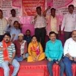 अपनी मांग को लेकर महिलाकर्मी बैठी धरने पर कई यूनियन नेताओं का मिला समर्थन…