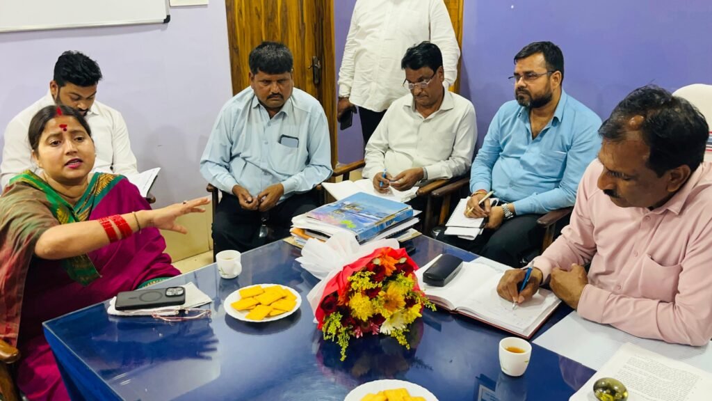 हैवी ब्लास्टिंग व अन्य 13 सूत्री मांगों को लेकर झरिया विधायक सह जनता श्रमिक संघ के महामंत्री रागिनी सिंह ने महाप्रबंधक से किया वार्ता…