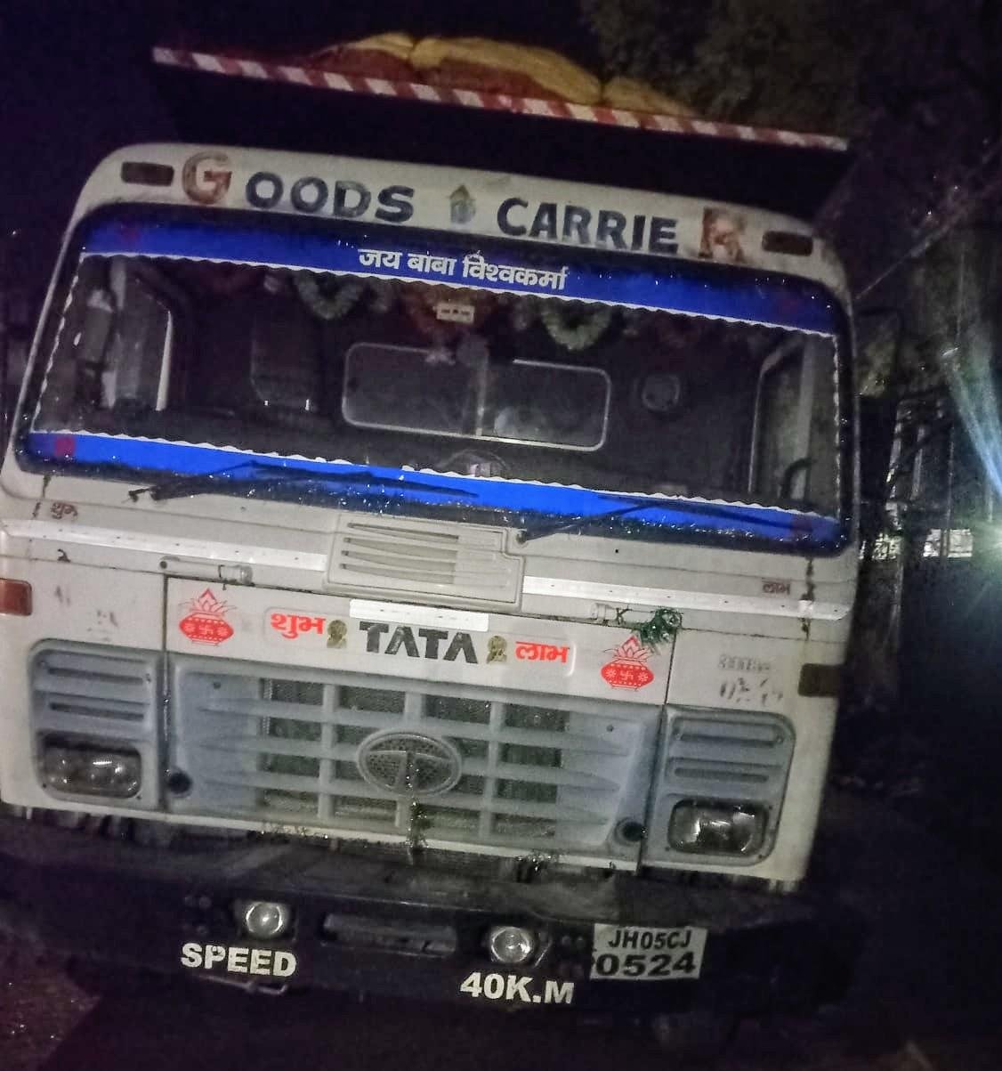 अवैध बालू लदा हाइवा जब्त, एफआईआर दर्ज…