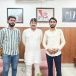 सामाजिक कार्यकर्ता एवं युवा सदन के मीडिया प्रभारी आशीष सिंह सूर्यवंशी ने दिल्ली के लोकसभा सांसद व लोकप्रिय भाजपा नेता मनोज तिवारी से शिष्टाचार मुलाकात की…