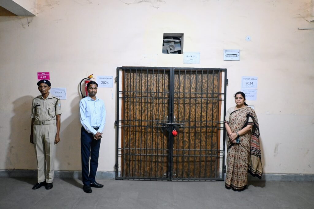 जिला निर्वाचन पदाधिकारी ने किया ईवीएम वेयर हाउस का निरीक्षण…