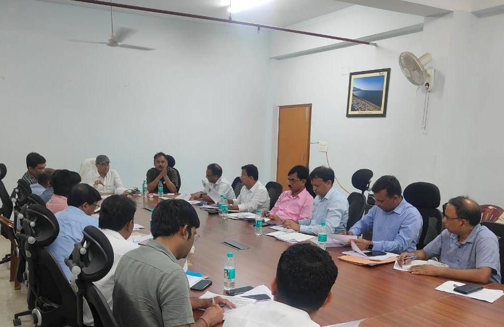 अबुआ आवास व पीएम आवास योजना में धीमी प्रगति पर डीडीसी ने व्यक्त की कड़ी नाराजगी..कार्य में तेजी लाने का सभी बीडीओ को दिया निर्देश…