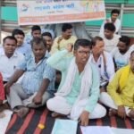 एक्सप्रेस ट्रेनों की ठहराव यात्रियों के मूलभूत समस्याओं को लेकर निरसा में राष्ट्रवादी कांग्रेस पार्टी के बैनर तले थापरनगर रेलवे स्टेशन में एक दिवसीय धरना…