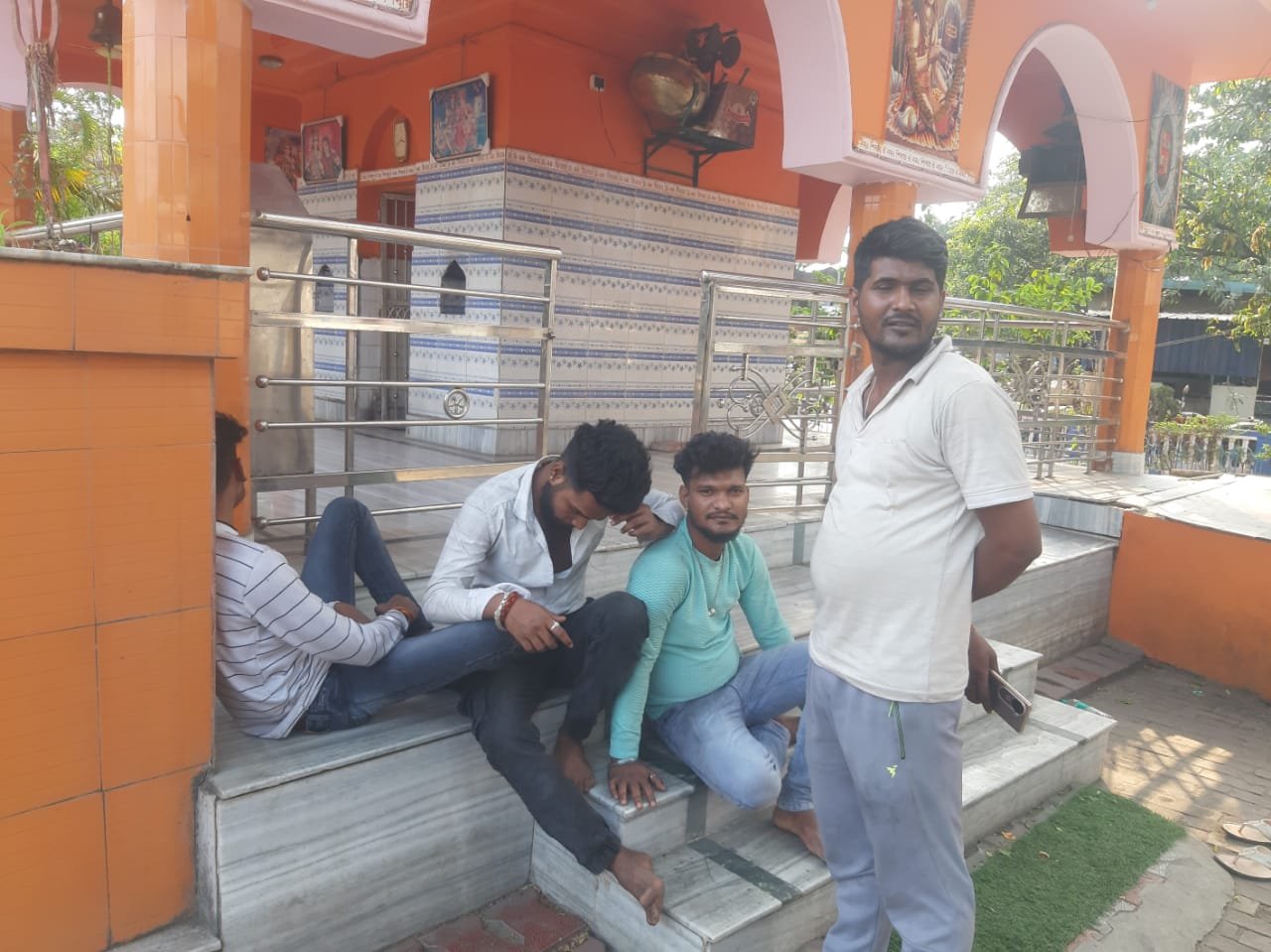 जमशेदपुर से आसनसोल यौनपल्ली पहुँचे चार युवकों से एक लाख बीस हजार रुपए की छिंतई पिटाई भी हुई…