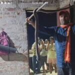 “गर्मी में जंगल से शहर पहुंचा नाग: मिहिजाम में एक पत्रकार के घर में तीन घंटे तक चला रेस्क्यू, गेंहुअन प्रजाती का नाग, उसे स्थानीय विशेषज्ञ ने जंगल में छोड़ा”…