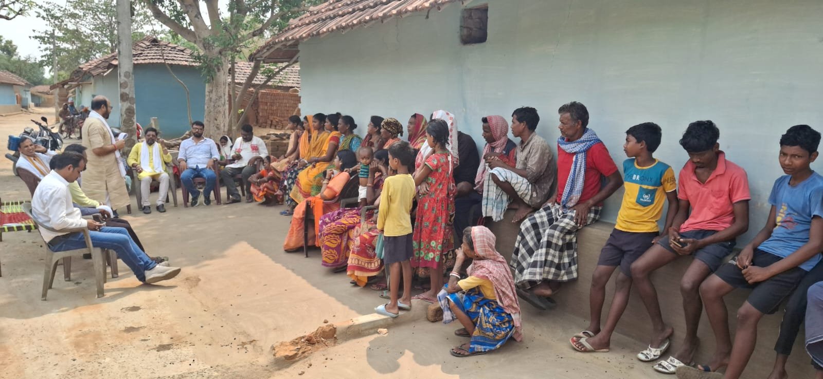 गांव चले अभियान के तहत अमलाबनी गांव में भाजपा ने चौपाल लगाकर मोदी सरकार की उपलब्धियों से ग्रामीणों को कराया अवगत…