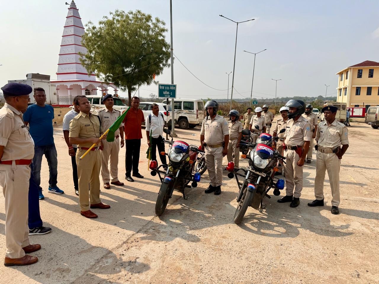 जामताड़ा में अब अपराधियों की खैर नहीं: एसपी एहतेशाम वकारिब ने की “टाइगर मोबाइल” टीम की तैनाती, अपराध और अपराधियों पर पुलिस की पैनी नजर…