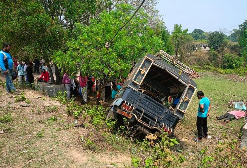 बोकारो में हजारी मोड़ के पास ऑटो पलटा, चालक की मौत…