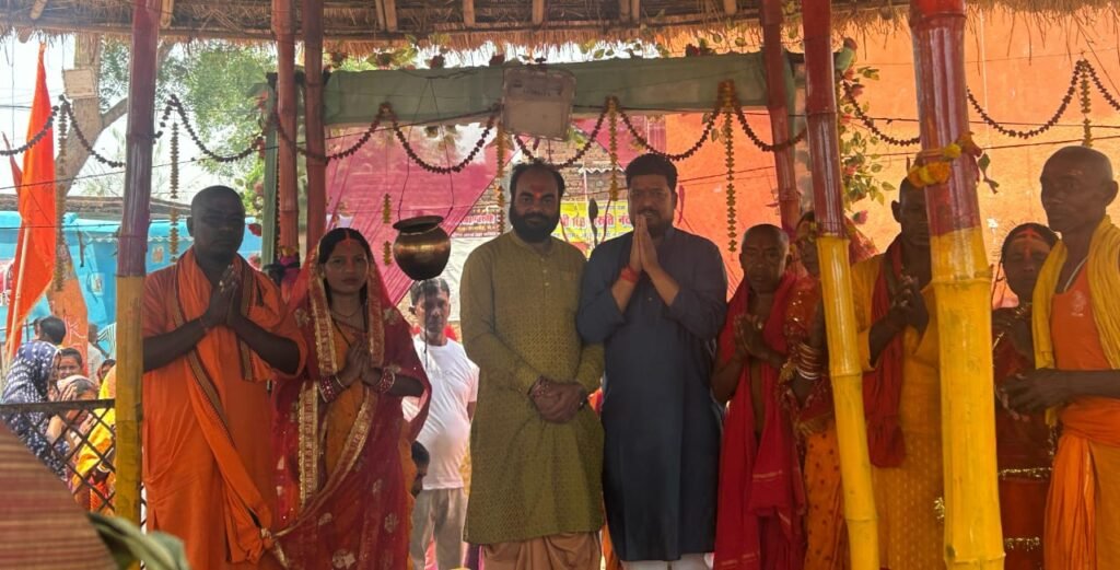 संकट कटे मिटे सब पीड़ा !जो सुमिरै हनुमते बल बीरा !!