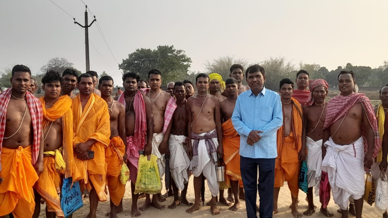 चड़क पूजा महोत्सव में पानी पाट अनुष्ठान बना श्रद्धा और संस्कृति का संगम, भाजपा नेता वीरेंद्र मंडल की उपस्थिति ने बढ़ाया उत्साह…
