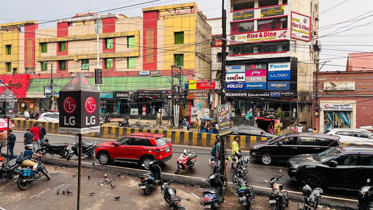 रविवार को भी खुली रहीं बैंक मोड़ की दुकानें…, चैंबर की अपील पर मार्केट खुलने से ग्राहकों को मिली सहूलियत…