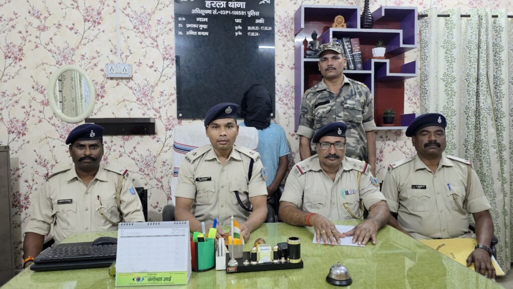 चोरी के मोटर साइकिल सहित आरोपी दशरथ गिरफ्तार, खरीदार नहीं मिलने से घर में छिपा कर रखा गया था बाइक…