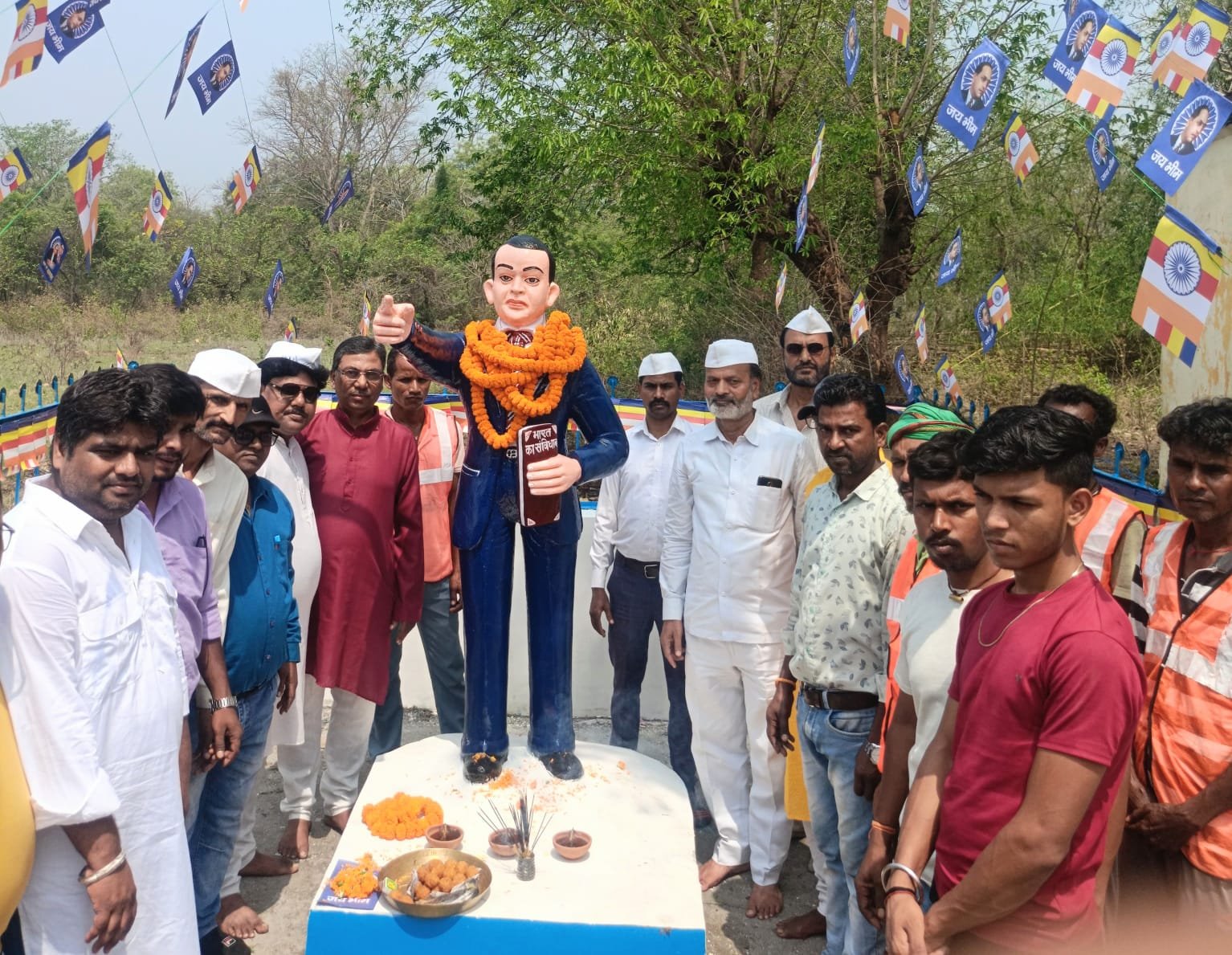 सिंदरी रांगामाटी अम्बेडकर कालोनी में कांग्रेस सेवादल ने बाबा साहेब की प्रतिमा पर माल्यार्पण कर जयंती समारोह मनाया…