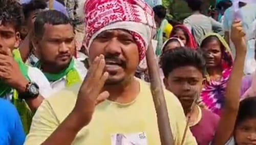 जमीन कब्जा में लिए माफिया के खिलाफ आदिवासियों ने खोला मोर्चा…