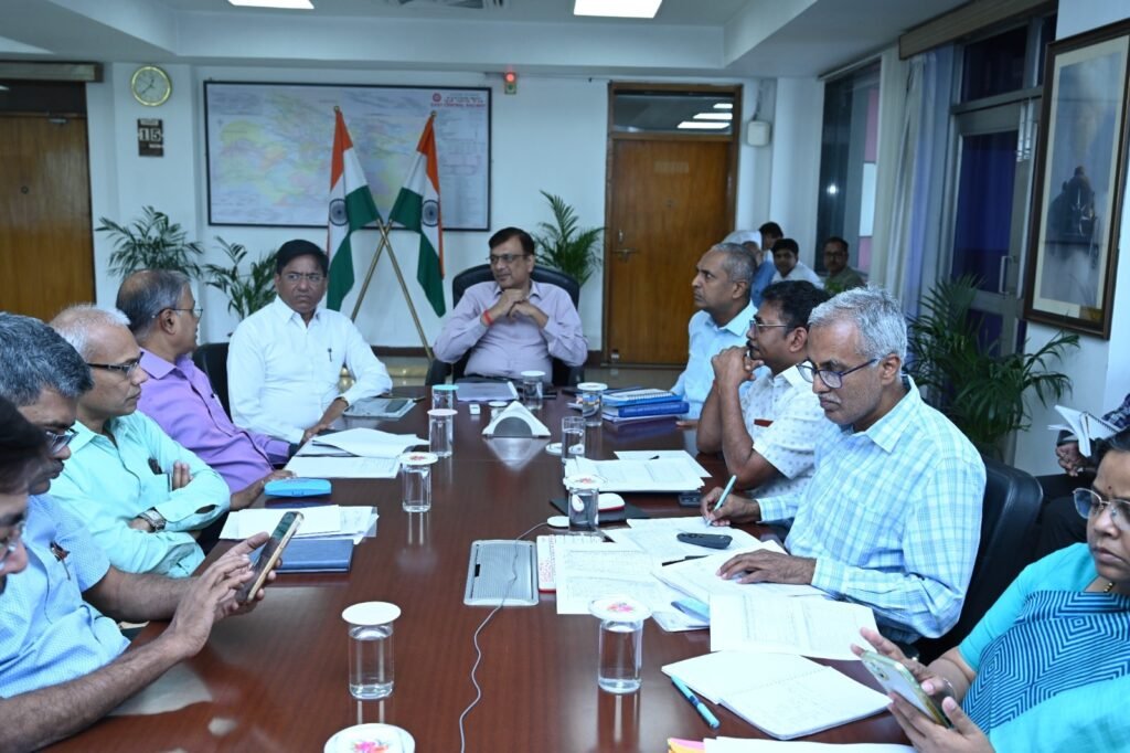 रेलकर्मियों ने महाप्रबंधक से मुलाकात कर अपनी समस्याओं से कराया अवगत…