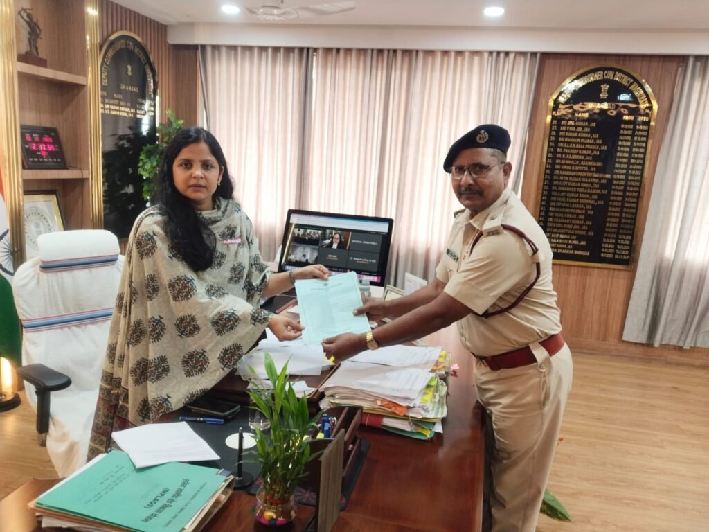 उपायुक्त एवं एसएसपी ने लगाया अग्निशमन सेवा सप्ताह का बैच…