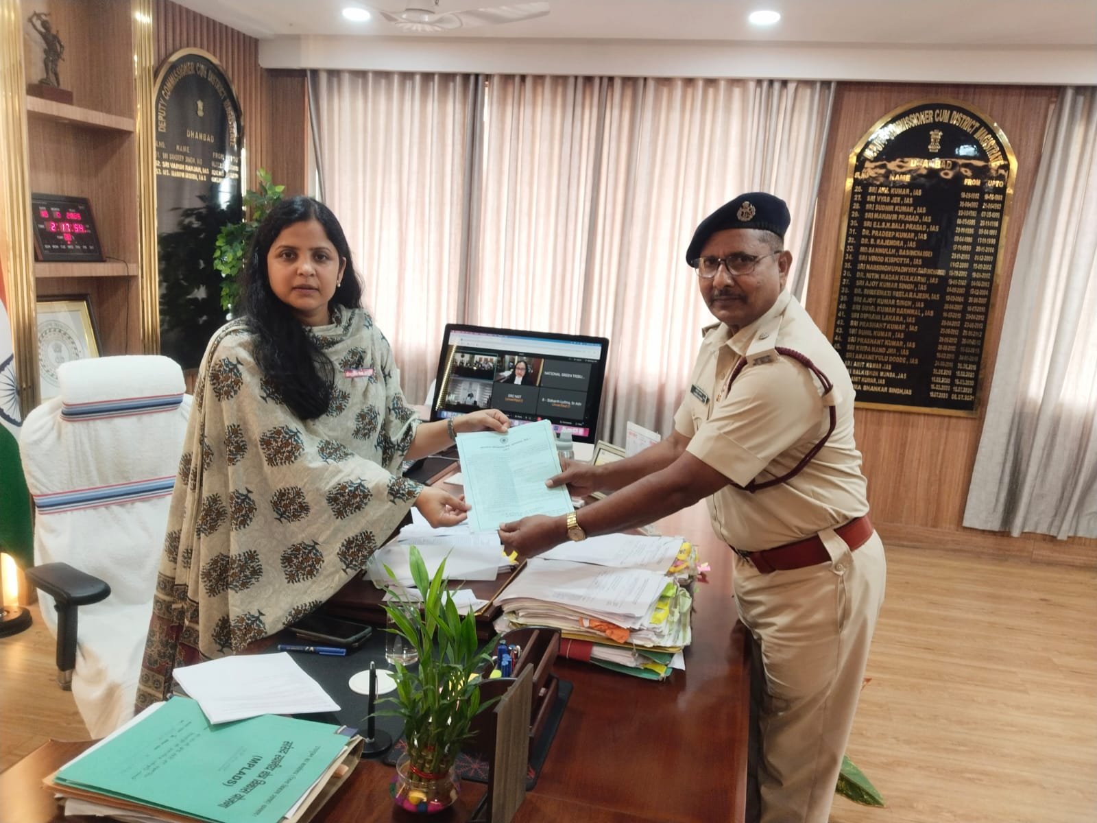 उपायुक्त एवं एसएसपी ने लगाया अग्निशमन सेवा सप्ताह का बैच…