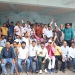 धनबाद में कांग्रेस कार्यकर्ताओं द्वारा मीडिया कर्मियों पर हुए हमले के विरोध में पत्रकारों ने काला बिल्ला लगाकर रणधीर वर्मा चौक पर किया प्रदर्शन, आरोपियों के खिलाफ कार्रवाई की मांग को लेकर धनबाद थाना में दी गई लिखित शिकायत..पत्रकार सुरक्षा क़ानून लागू करने की उठी मांग…