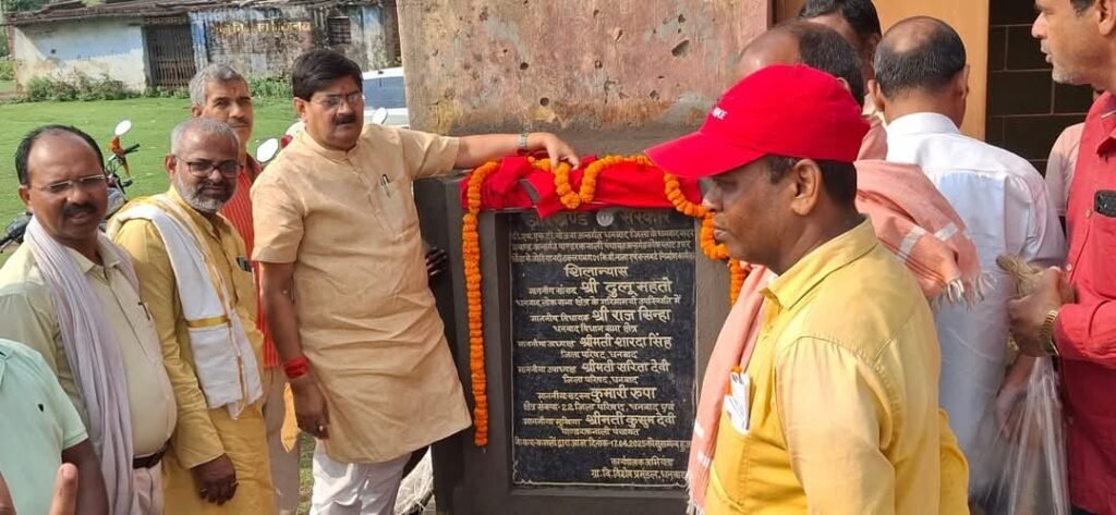 धनबाद MLA राज सिन्हा ने नाला एवं कलभर्ट किया शिलान्यास…