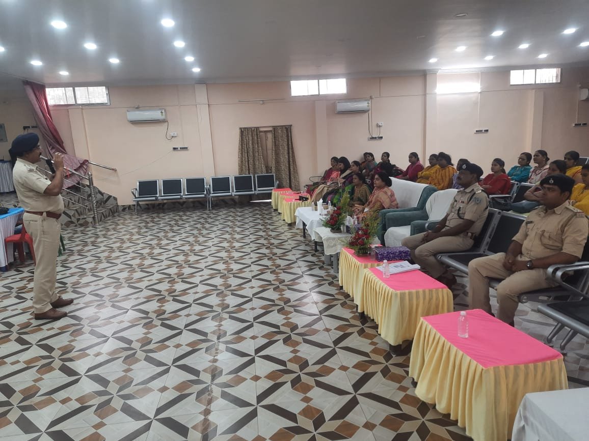 निरसा में आयोजित हुआ पुलिस की साइबर पाठशाला …सेमिनार में साइबर डीएसपी समेत पुलिस पदाधिकारी हुए शामिल…