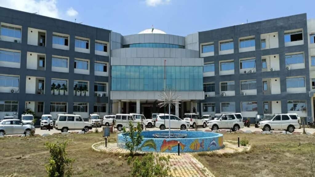 गिरिडीह समाहरणालय के पीछे धराया शातिर साइबर ठग, छह राज्यों की पुलिस को थी उसकी तलाश…