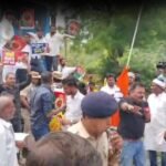 नेशनल हेराल्ड केस में राहुल-सोनिया पर कार्रवाई से भड़की कांग्रेस, पटना में ट्रेन रोक किया प्रदर्शन…