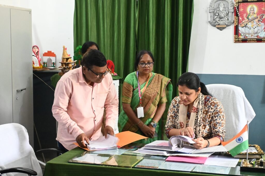 उपायुक्त ने किया के.जी.बी.वी. सीएम स्कूल ऑफ़ एक्सीलेंस का निरीक्षण…