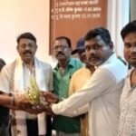 झामुमो सिंदरी नगर द्वारा थाना प्रभारी संजय कुमार का सम्मान…