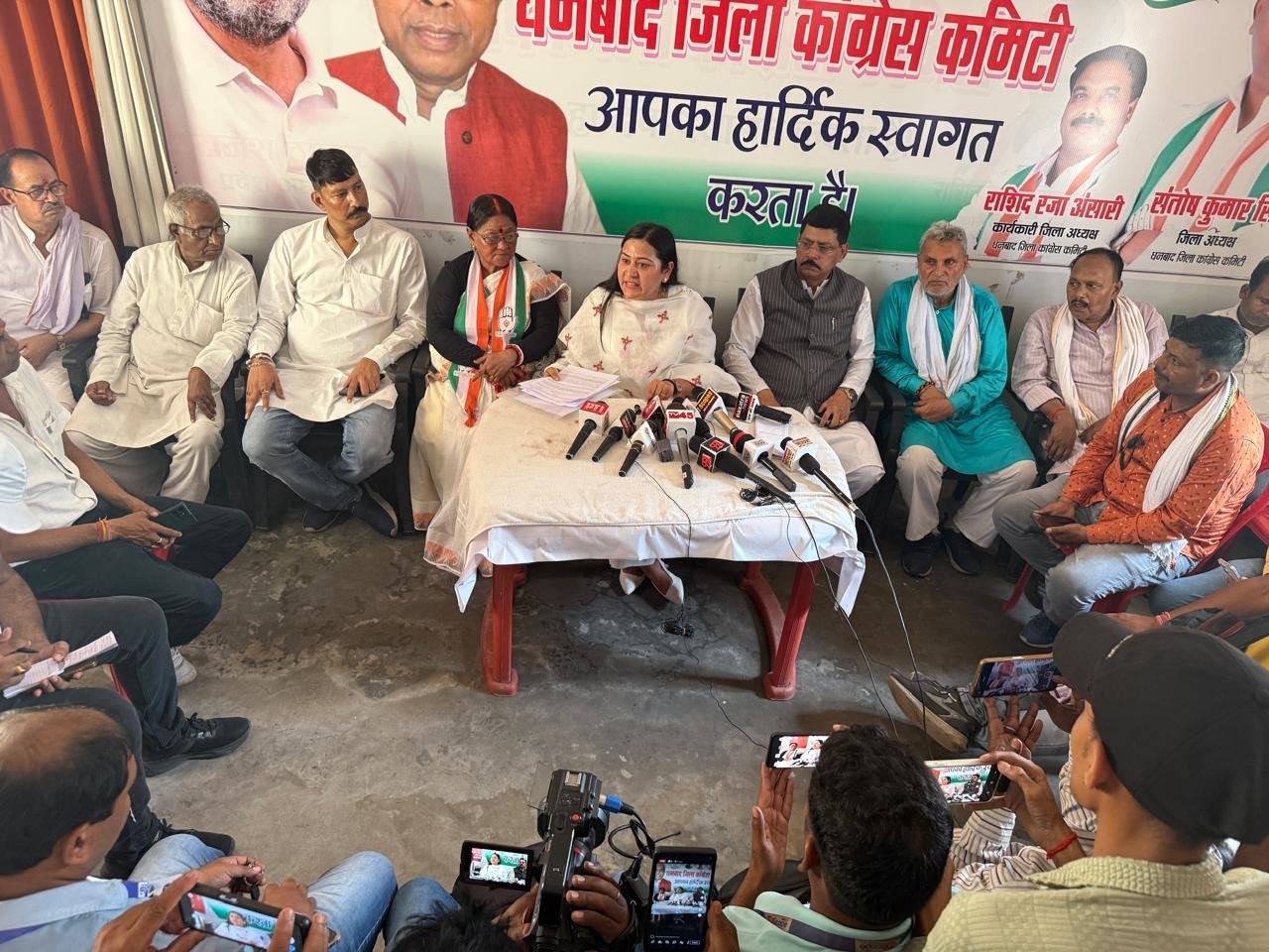 नेशनल हेराल्ड केस में ईडी की कार्रवाई को लेकर कांग्रेस ने बीजेपी पर साधा निशाना…कांग्रेस की राष्ट्रीय प्रवक्ता डोली शर्मा ने कहा..”राजनीतिक प्रतिशोध” में कांग्रेस नेताओं को बनाया जा रहा निशाना…धनबाद की अर्चना राय कांग्रेस में हुई शामिल..